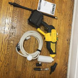 DEWALT Cordless Pressure Washer, Power Cleaner, 550-PSI, 1.0 GPM, Battery & Charger Included (DCPW550P1
