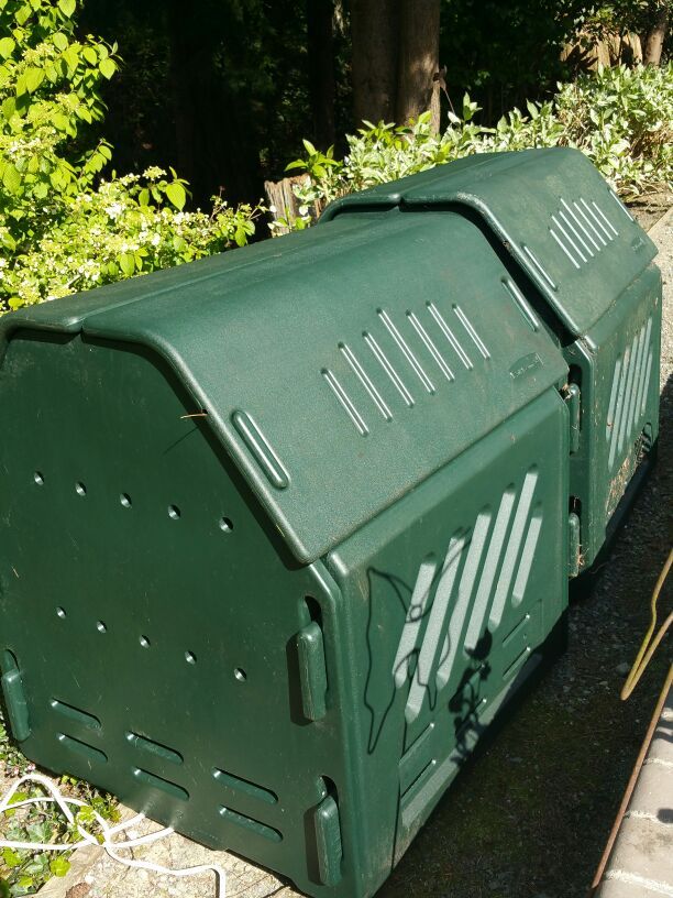 2- 135 Gal Compost Bins (Rubbermaid )