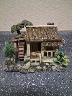 Fish Tank Decor Pickup Between 2;00-10:45 Rainbow/charleston Cash Only Read Description 