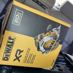 DEWALT Circular Saw 