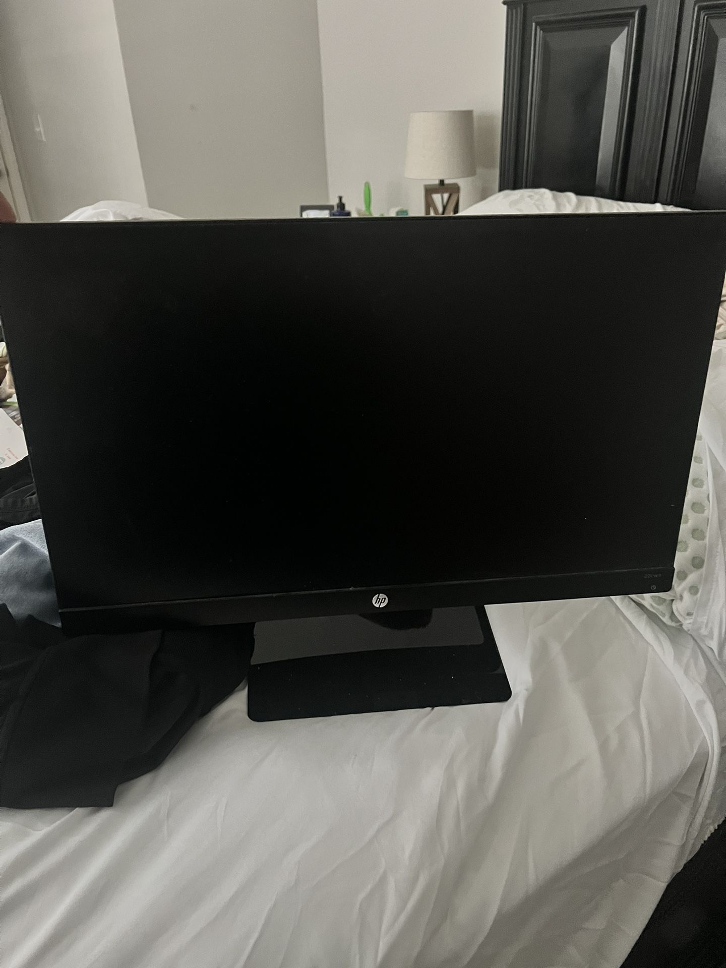 19.5 Inch HP Computer Monitor With Power Cord