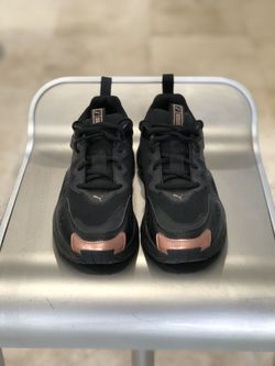 Women Puma shoes - Size 8