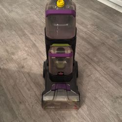 vacuum cleaner to wash the carpet