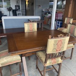 Table With 4 Chairs 