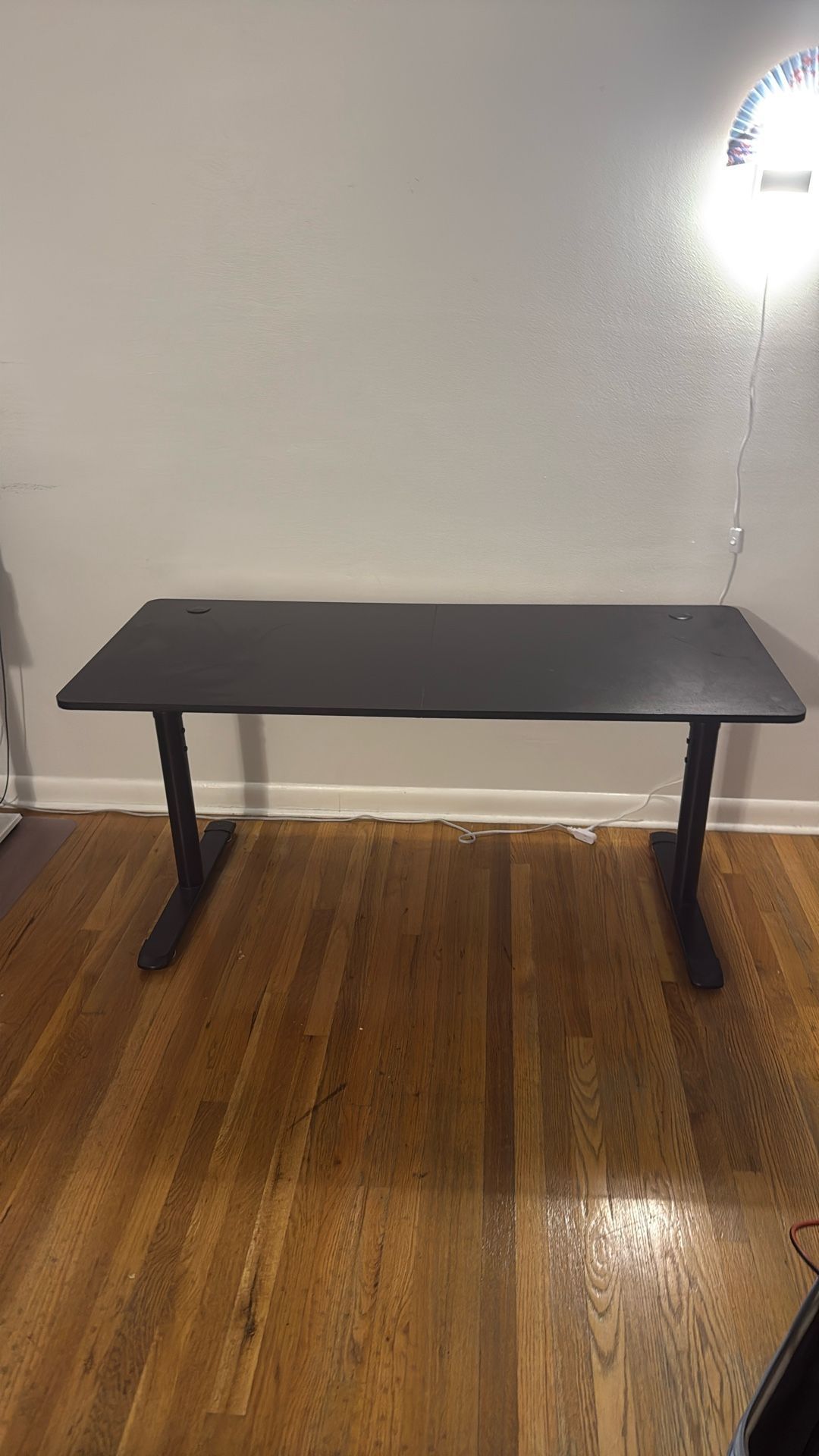 5ft wide great quality desk with manually adjustable height