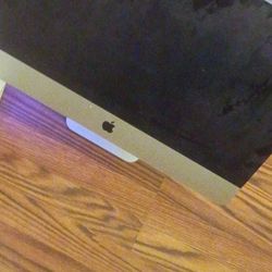 1tb 2012. Mac Book. Inside Screen Damage...Needs Tlc