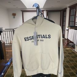 Hoodie Essentials Size M