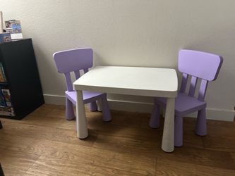 Kids table and chairs
