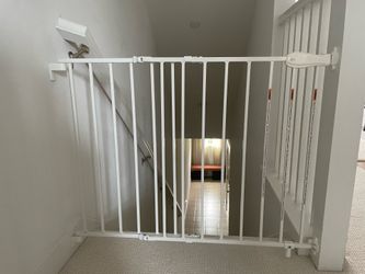 White Metal Safety Baby/Pet Gate