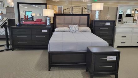 New black wooden bedroom set💫