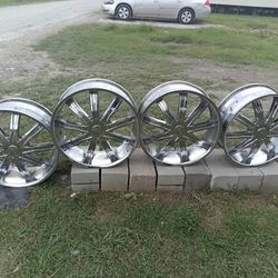 24" Centi rims. Lug pattern is 5 x 120.