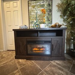Beautiful And Cute Fireplace /tv Stand In Excellent Conditions 