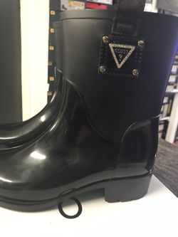 Rain boots// Guess//size (7M)
