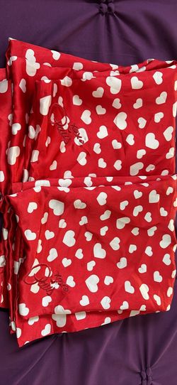 Paris Hilton queen size satin heart pillowcases -2