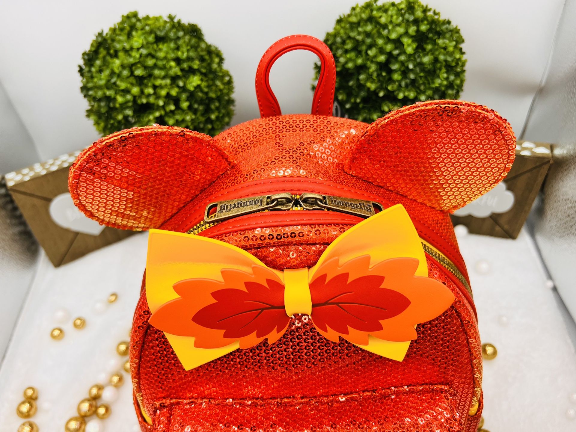 Loungefly x Disney Fall leaves red SequinMinnie Mouse Ombre Mini Backpack Loungefly Disney Minnie Mouse Fall Red Orange Ombré Backpack main image 4