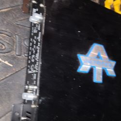 1000w 4ch Amp Like New 