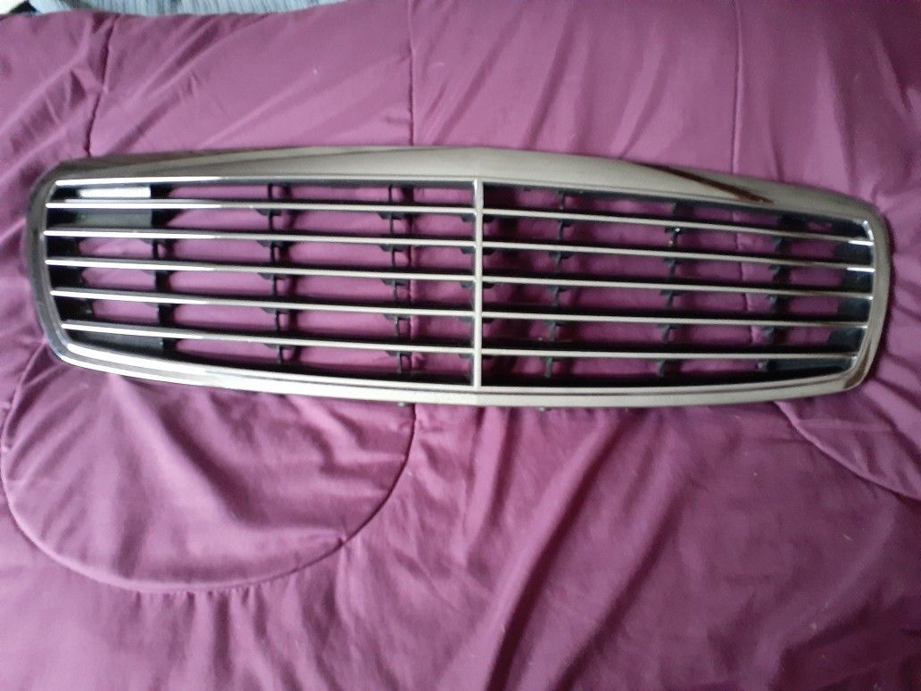 Mercedes E-CLASS E320, E350 Crome Radiator Grille Part Number A2118 8005 83