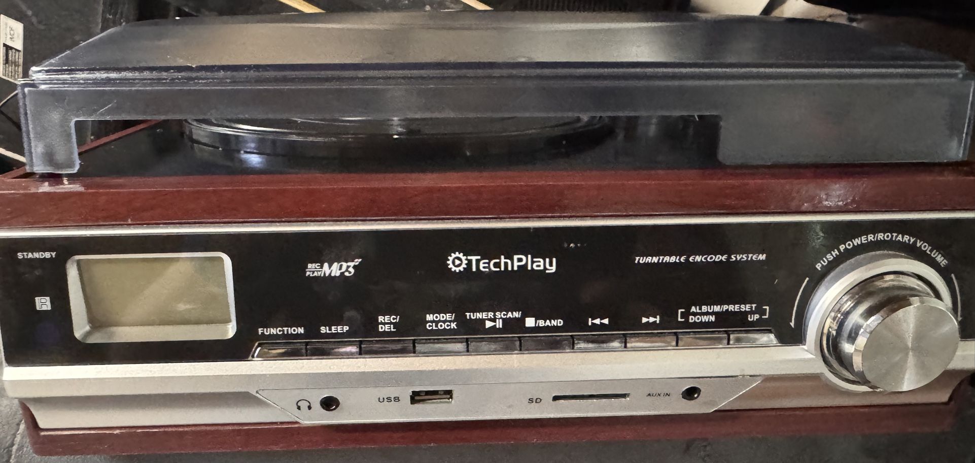 3-SPEED TURNTABLE & CASSETT PLAYER WITH SD AND USB SLOTS DC17 WD