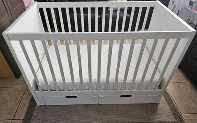 Crib with drawers