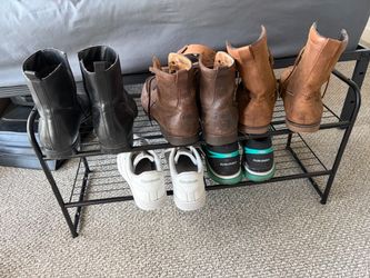 Black Metal Shoe Rack. Holds 6 to 8 Pairs. Excellent Condition.