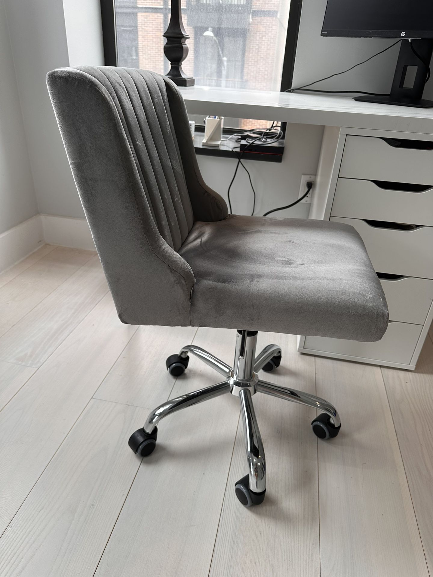 Desk Chair | Monitor Set