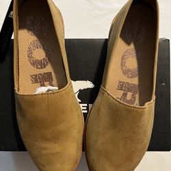 Sorel Ella Slip On Shoe {Size 6}