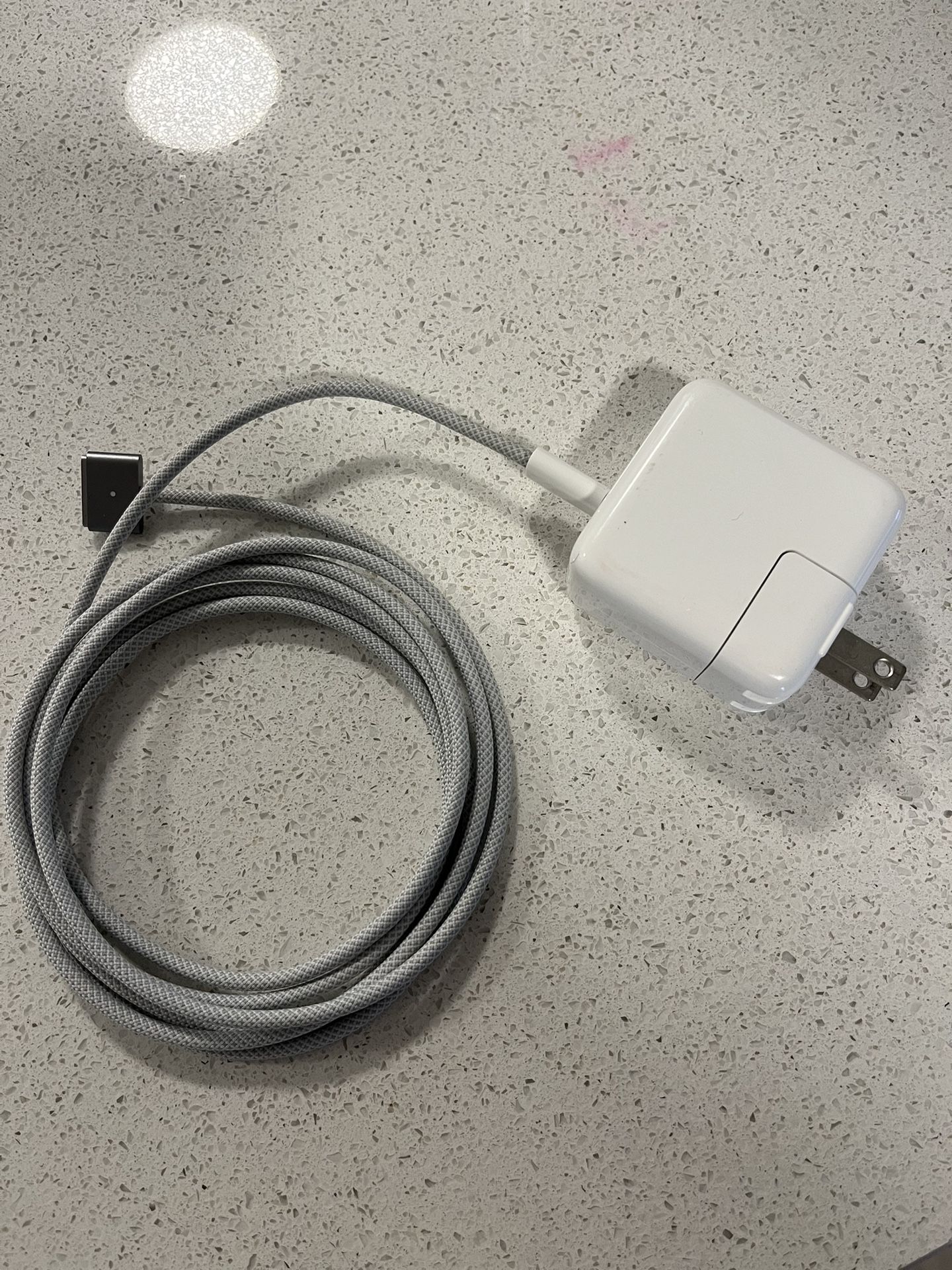 USB-C to Magsafe 3 Cable