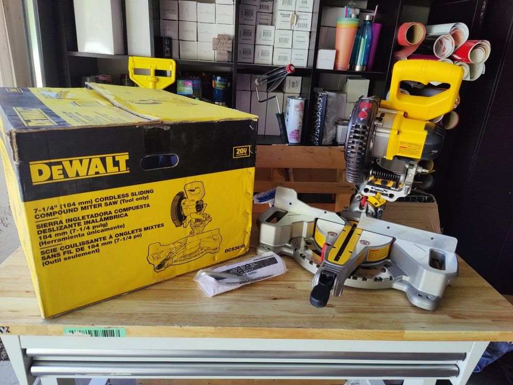 DeWalt 7-1/4" Single Bevel Sliding Miter Saw 20v
