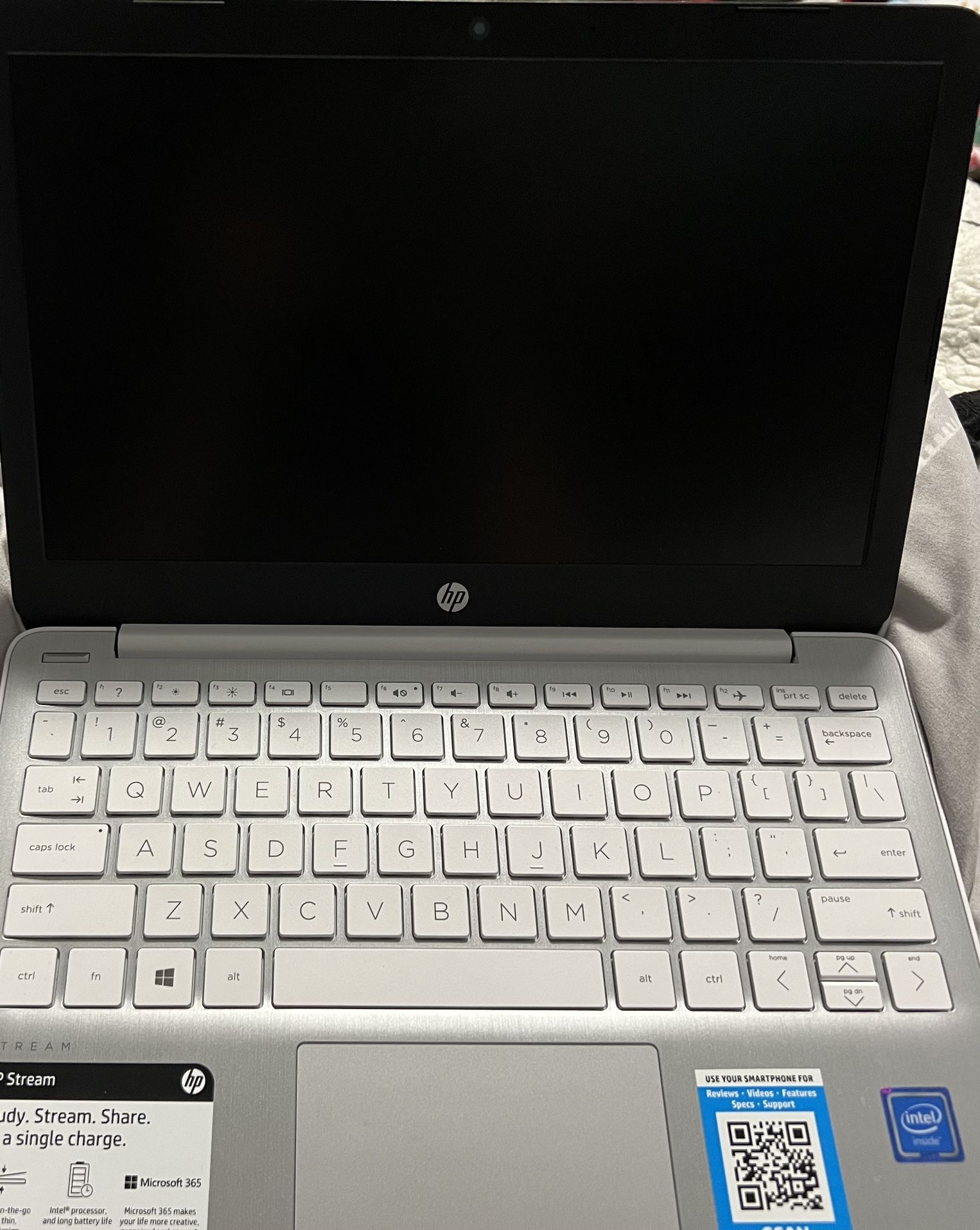 HP Stream Laptop 11-ak0012dx, new barely used, unlocked.