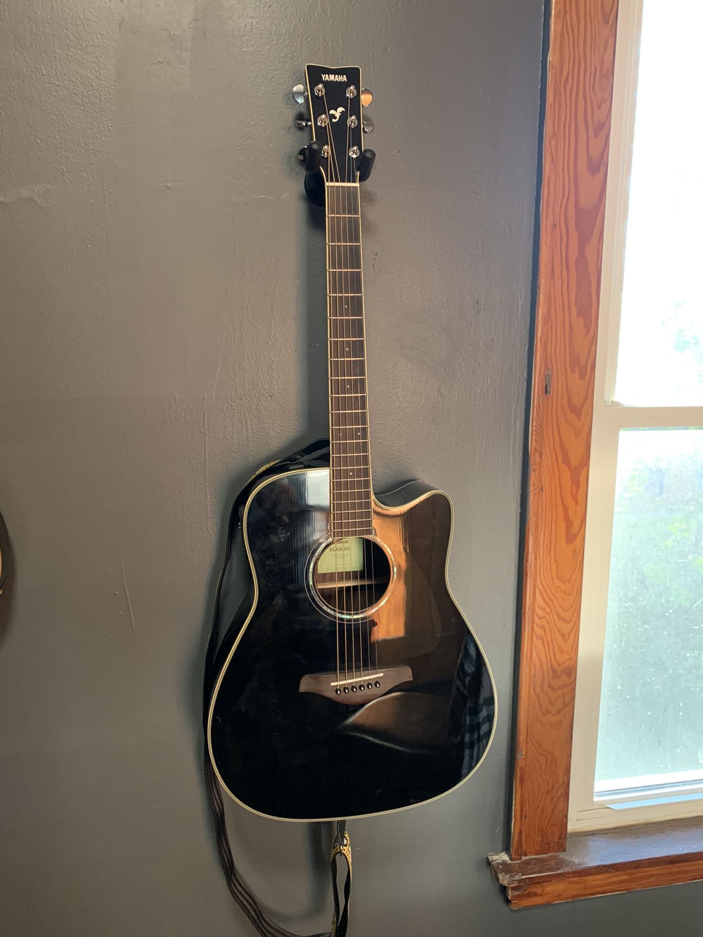 Yamaha FGX830C Acoustic Guitar