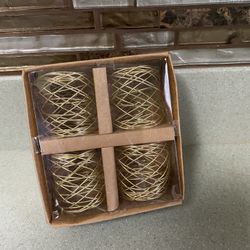 BRAND NEW SET OF 4 GOLD NAPKIN RINGS