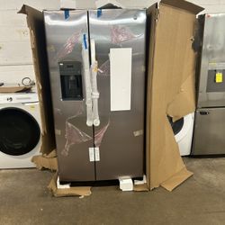 GE Refrigerator 36inc New 