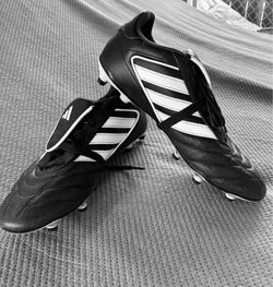 Adidas Soccer shoes leather uppers  size 8