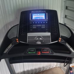 Like New Nordic Track C950 PRO Treadmill for Sale in Federal Way WA OfferUp