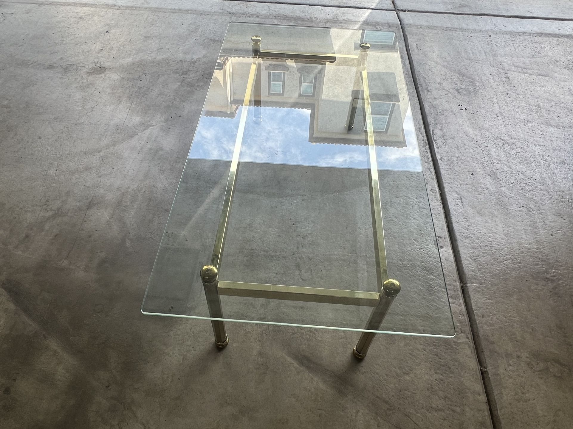 Glass coffee table 
