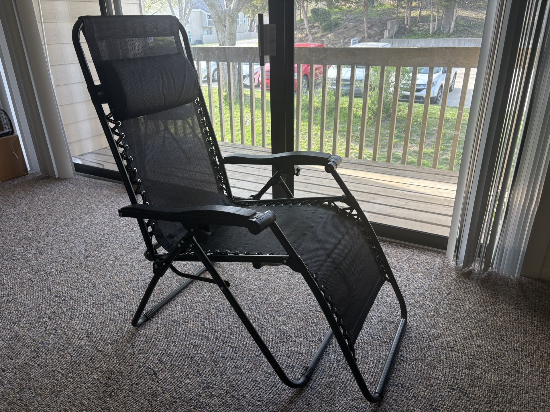 Outdoor, Adjustable Zero Gravity Folding Reclining Lounge Chair with Pillow