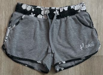 Women’s Small  Island Desine Collection Hawaii Shorts