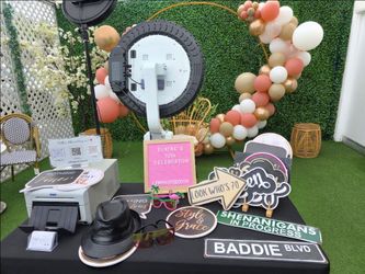 Photobooth with keychain station