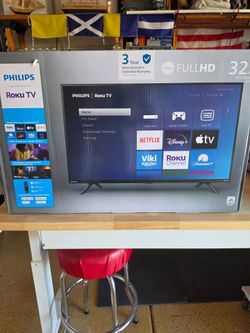 Nused. 32" Philips Roku Flat Screen TV