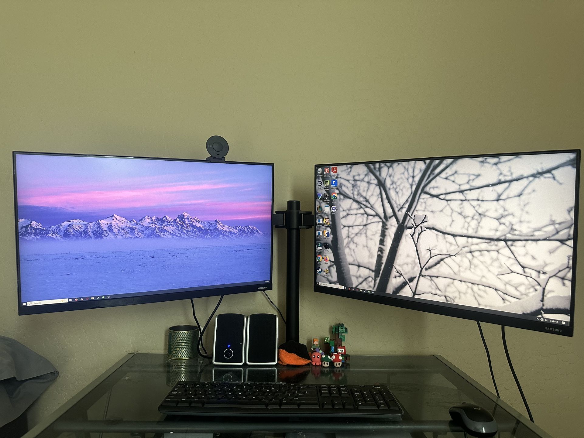 Gaming PC with Dual Samsung monitors
