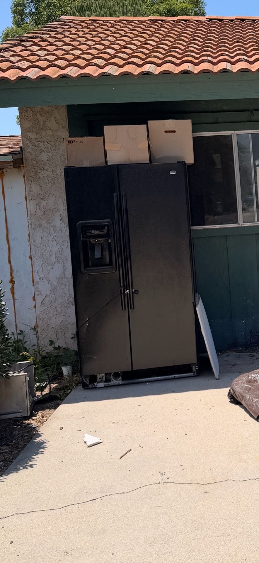 FREE FRIDGE NEED GONE TODAY DOES NOT WORK