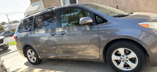 Sienna LE 2015