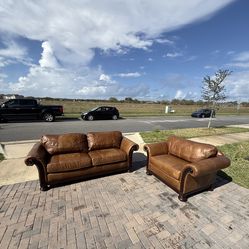 🛋️Berndhart Real leather Couch set - Delivery Available