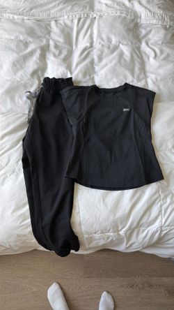 FormX FIGS scrub top and bottom