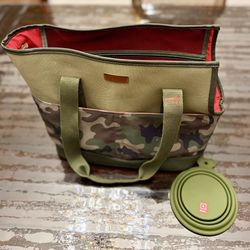 Pet Carrier Tote Bag with Collapsible Bowl – Like New