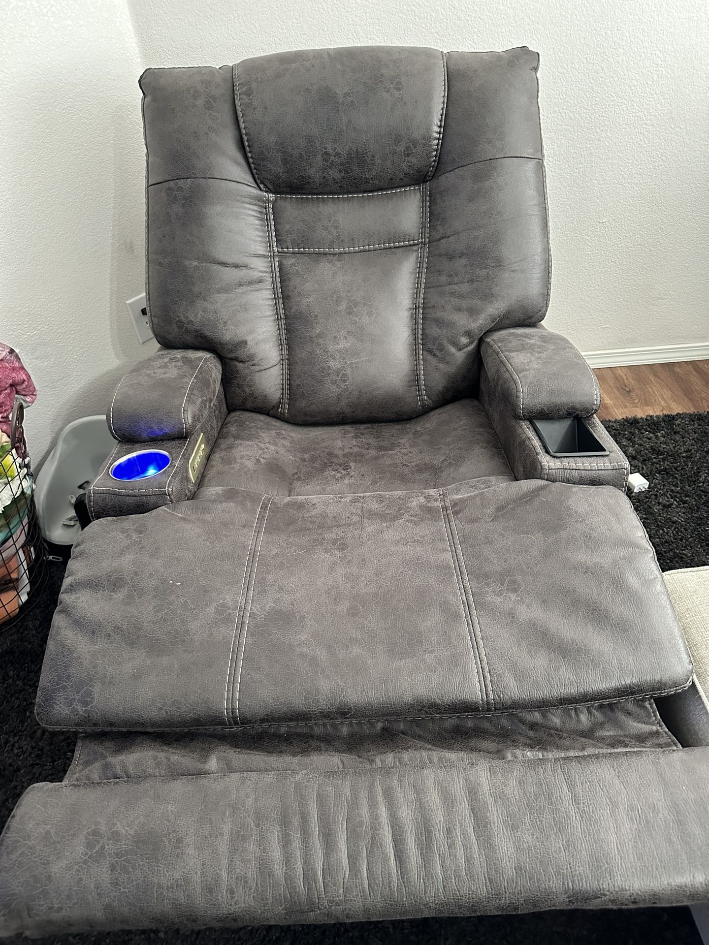 Mor Furniture Electric Leather Recliner 