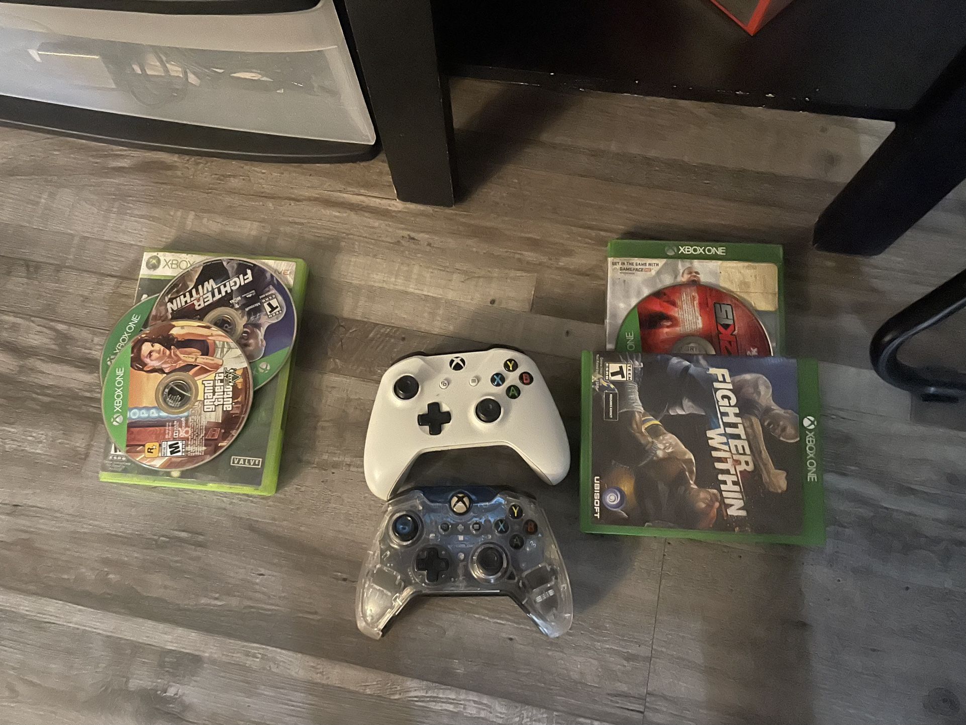 Xbox 360 2controllers With Tons Of Games