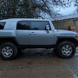 2010 Toyota FJ Cruiser/(contact info removed)
