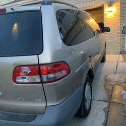 Toyota Sienna 2003