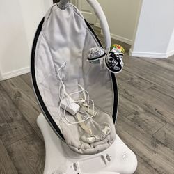 4moms Mamaroo Multi-Motion Baby Swing 